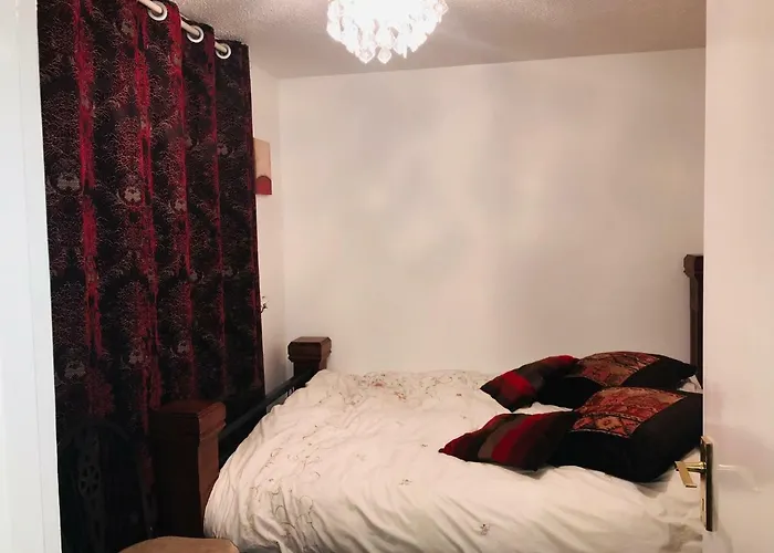 Modern Cosy Room With Private Bathroom